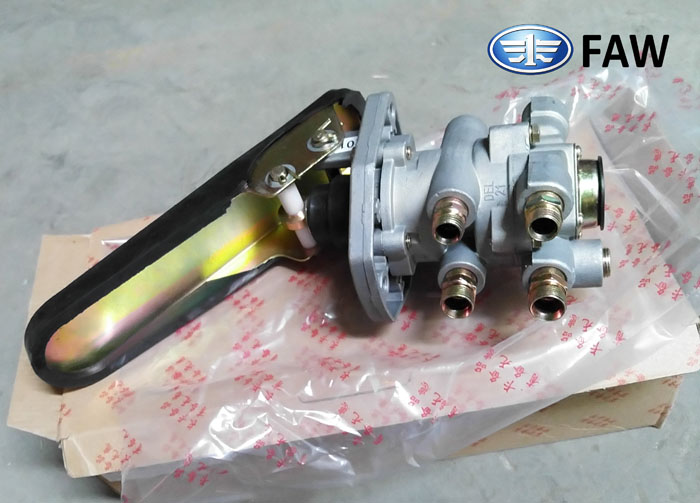 3514010-Q156, FAW TRUCK BRAKE MAIN VALVE WITH PEDAL.